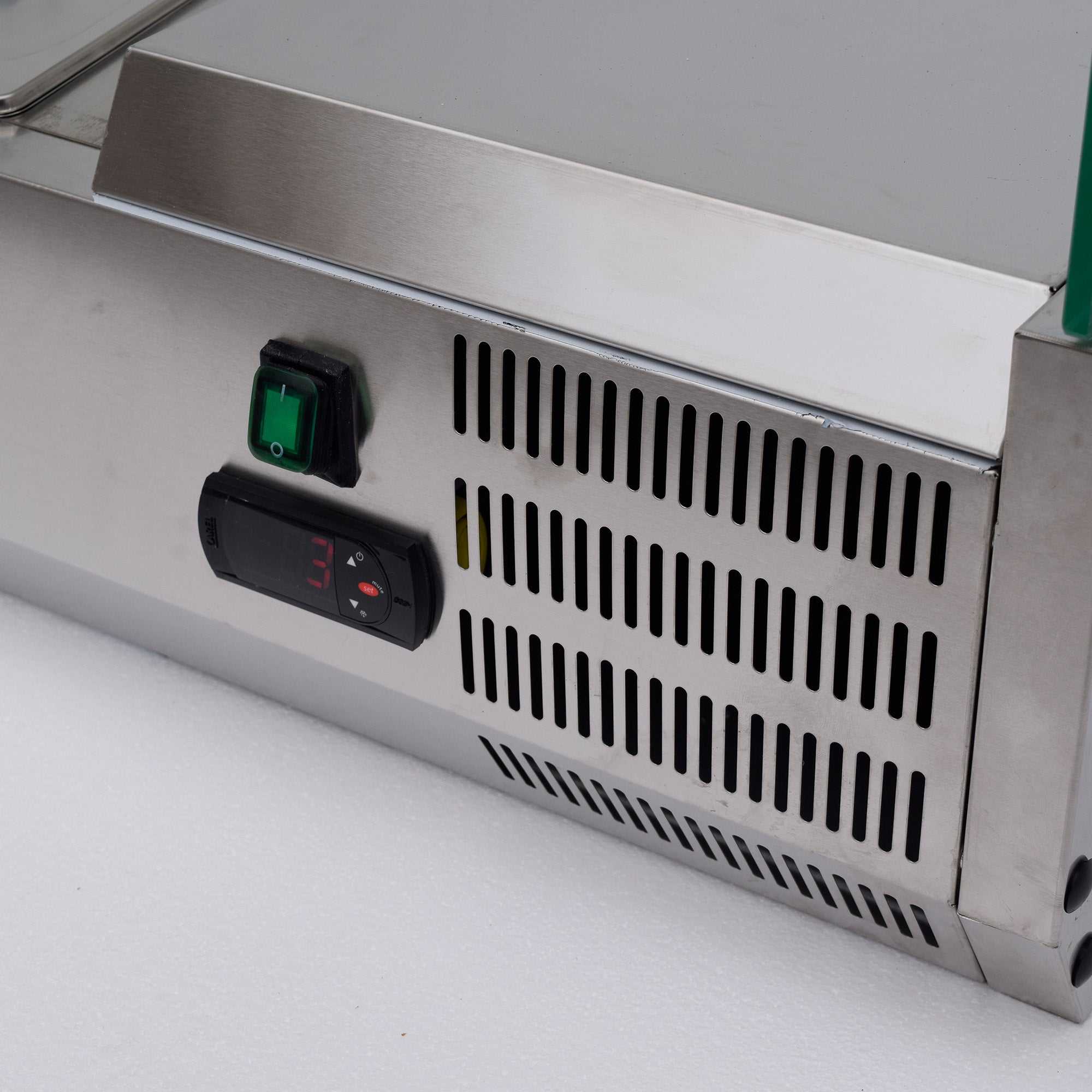 Carina VRX1200/380 Refrigerated Counter-Top Prep Unit w/ Glass Sneeze Guard 1.2M 2-6°C - Image 5